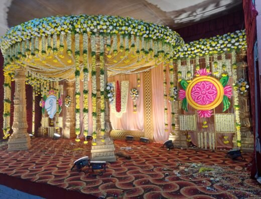 Round Mandapam White & Yellow